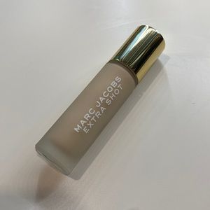 Marc Jacobs extra shot caffeine concealer and foundation in light 120